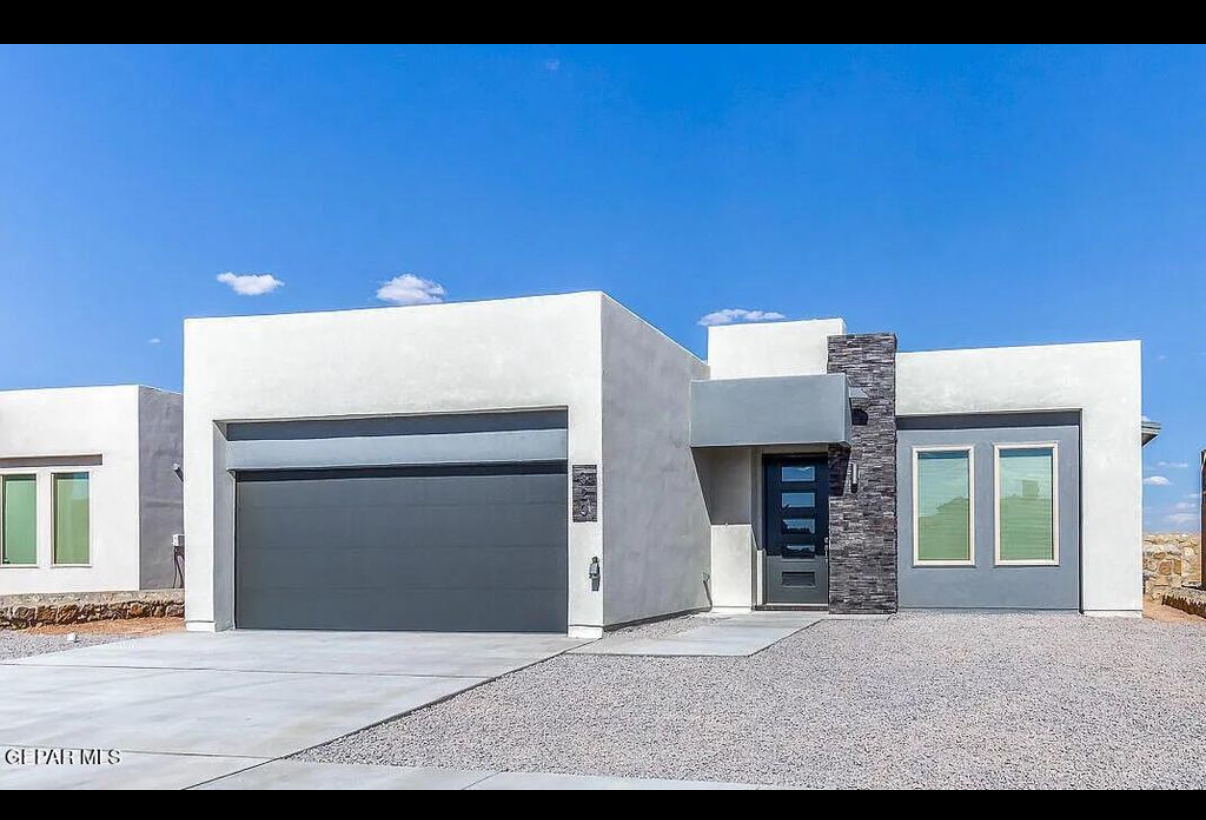 Las Cruces — Tenant in place